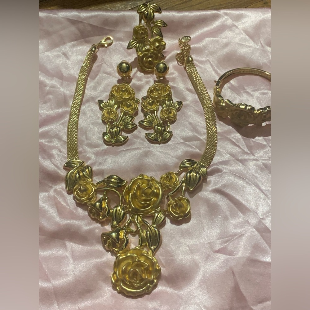 Yulaili Luxury Style Rose Jewelry Set Necklace Earrings Ring Bracelet